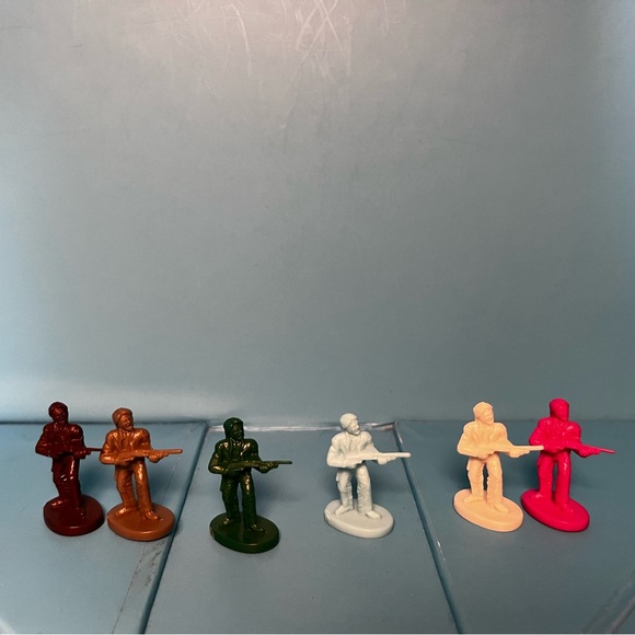 Twilight Creations’ Zombies!!! 4: The End… Board Game - Second Edition - Picture 7 of 14